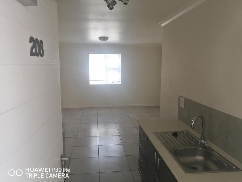 To Let 2 Bedroom Property for Rent in Heathfield Western Cape